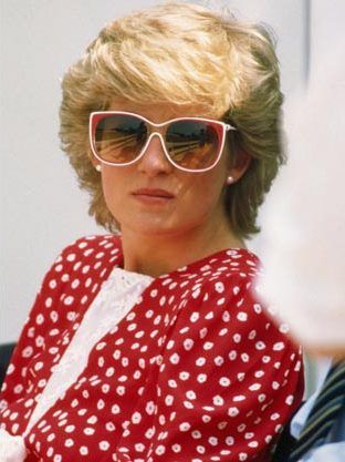 Lady Di wearing real pearl earrings