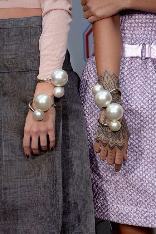 oversized pearl bracelet