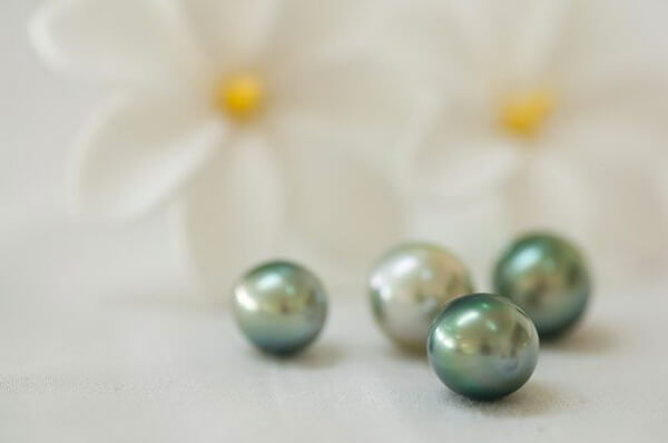 dark grey pearls and flowers