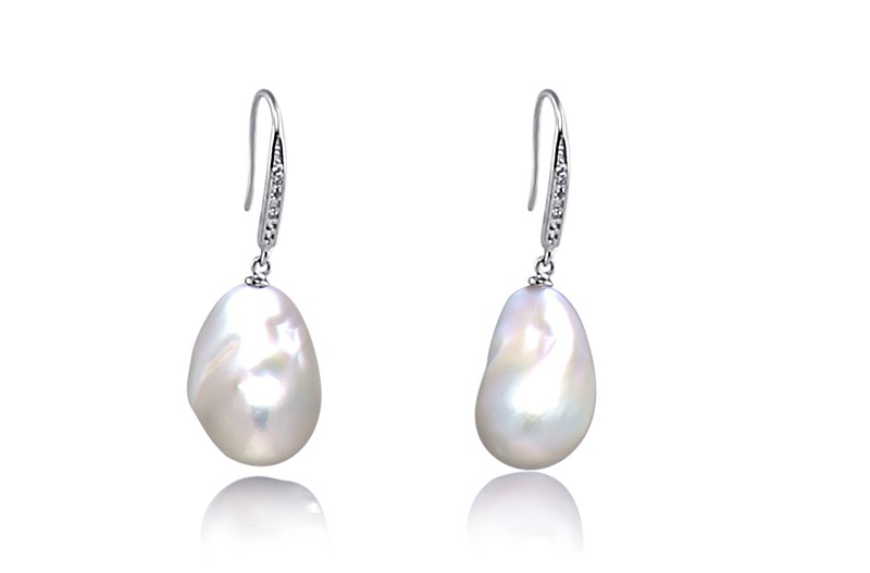 famous pearls earrings