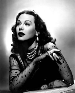 old hollywood glam pearl necklace