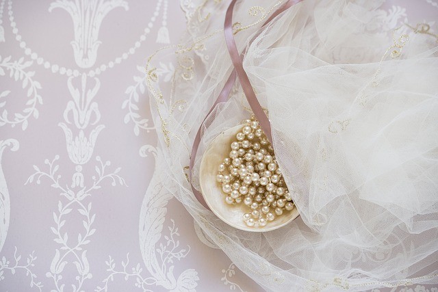 wedding guests pearls