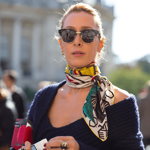 how to wear a scarf