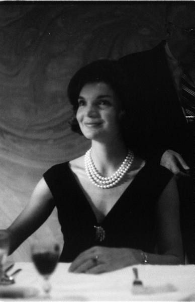 jackie kennedy wearing the triple pearl necklace
