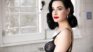 dita von teese wearing pearls